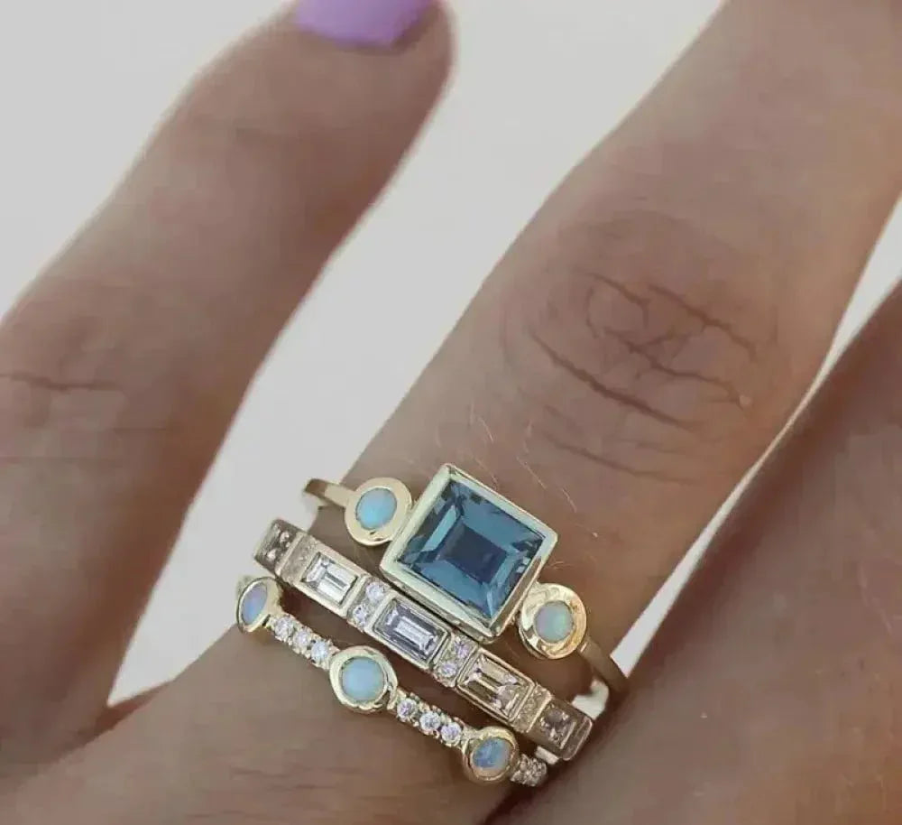 VINTAGE BLUE CRYSTAL RING
