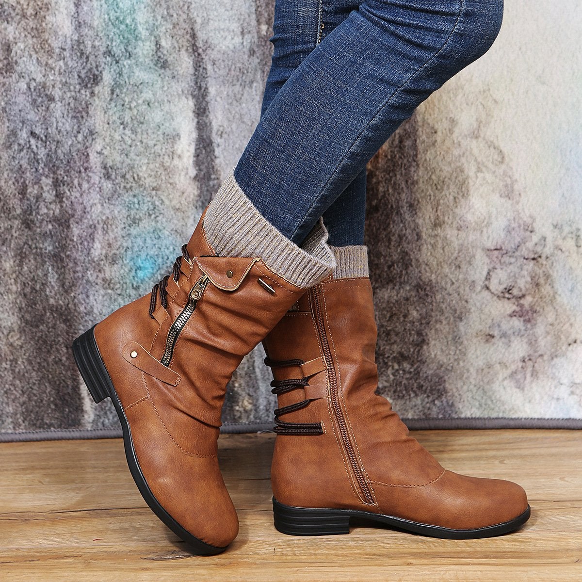 Women’s fashion boots with side zipper and flat heel