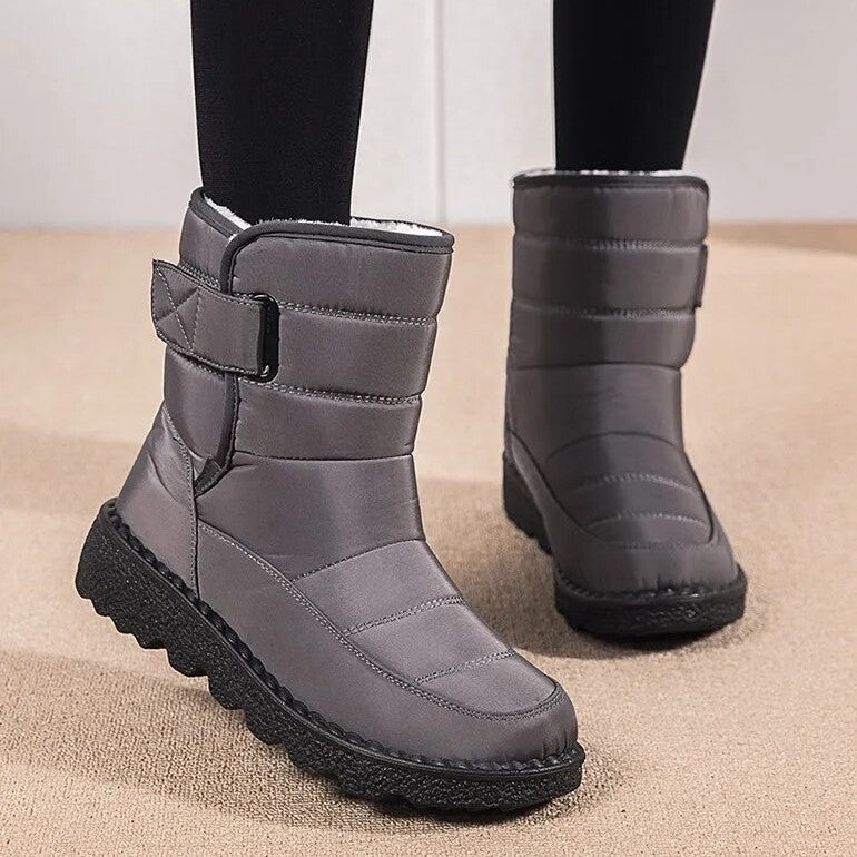 Women's winter boots with velcro strap