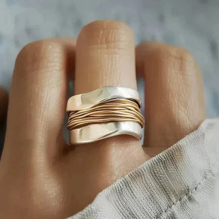 SILVER RING WITH GOLDEN THREADS